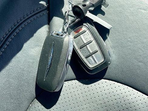 Used 2022 Chrysler Pacifica Touring-L FWD image 33