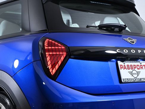 Certified 2025 MINI Cooper S image 11