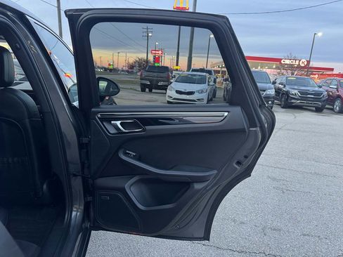 Used 2016 Porsche Macan S image 27