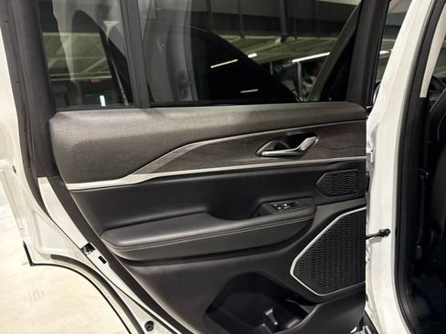 Certified 2022 Jeep Grand Cherokee Limited AWD/4WD image 32
