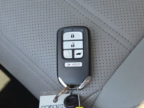 Used 2020 Honda CR-V Touring image 38