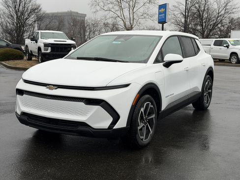 New 2026 Chevrolet Equinox EV LT image 18