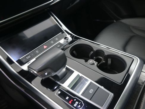Used 2019 Audi Q8 Premium Plus w/ Premium Plus image 4