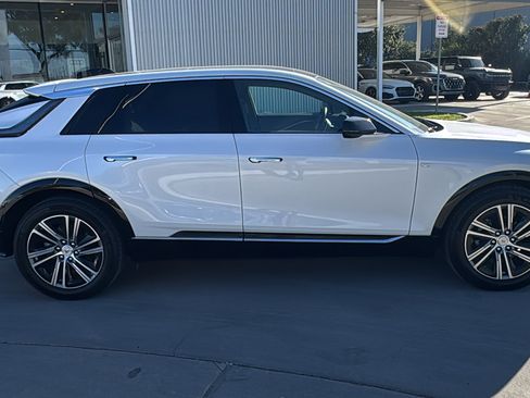 Used 2025 Cadillac Lyriq Luxury image 8