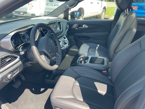 New 2026 Chrysler Pacifica Select FWD image 27