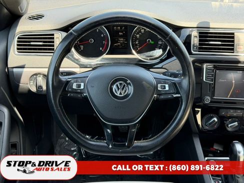 Used 2016 Volkswagen Jetta Sport FWD image 14