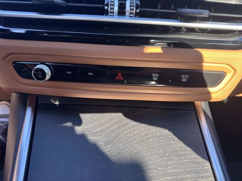 Used 2024 BMW 330e image 24