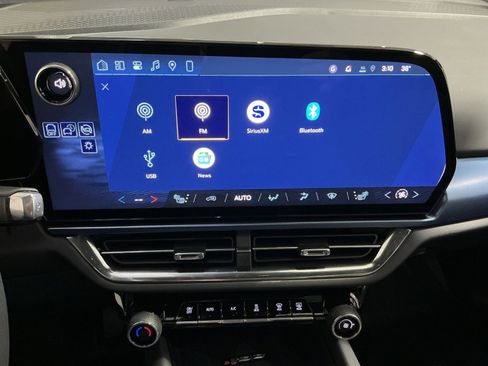 New 2026 Chevrolet Equinox EV LT image 26