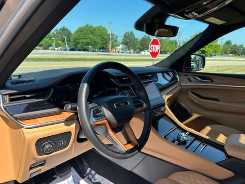 Used 2024 Jeep Grand Cherokee Summit AWD/4WD image 15