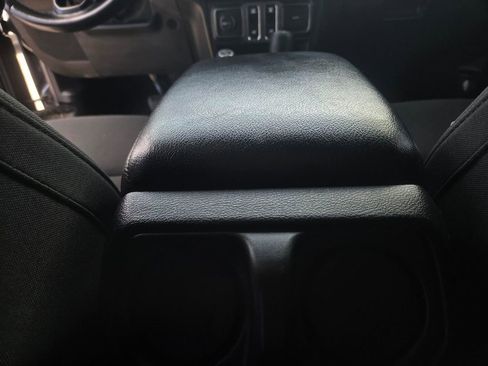 Used 2020 Jeep Wrangler Sport AWD/4WD image 7