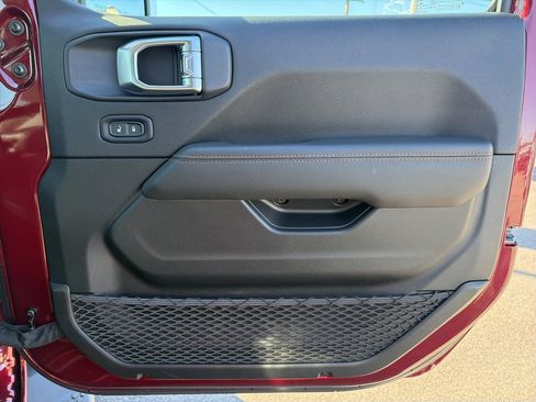 Used 2021 Jeep Wrangler Unlimited Sahara image 25