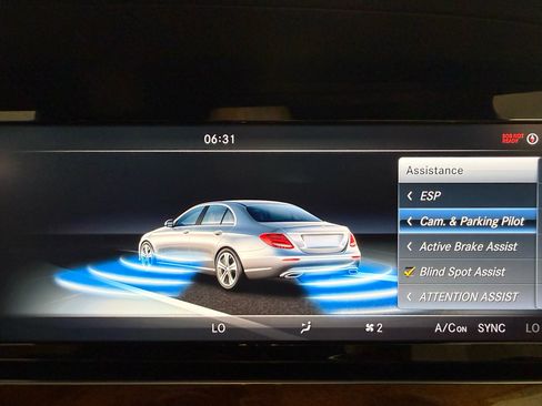 Used 2017 Mercedes-Benz E 300 4MATIC image 18