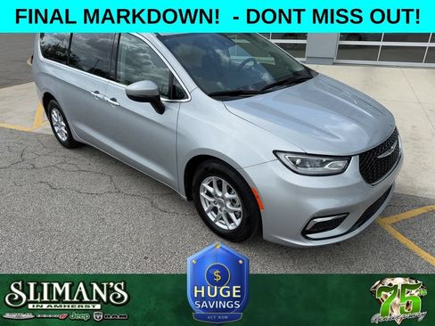 Used 2023 Chrysler Pacifica Touring-L FWD image 1