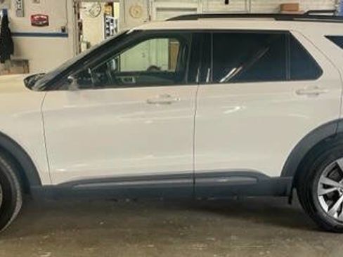 Certified 2023 Ford Explorer XLT w/ Equipment Group 202A image 3