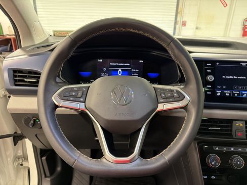 Used 2023 Volkswagen Taos SE w/ Panoramic Sunroof Package FWD image 10