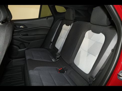 New 2026 Chevrolet Trax RS w/ Sunroof Package FWD image 21