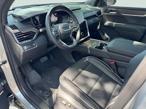 New 2026 GMC Acadia Denali FWD image 7