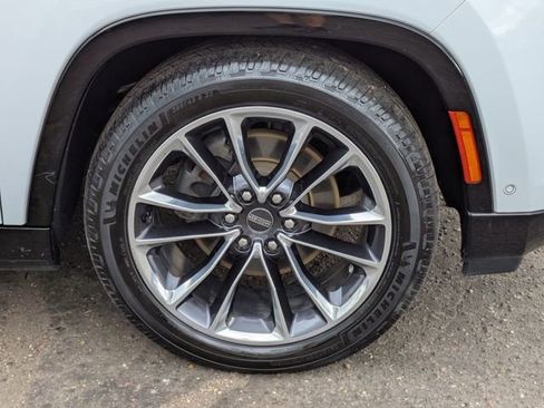 Used 2023 Jeep Wagoneer Series III w/ Premium Group I image 11