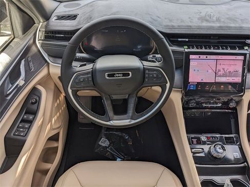 New 2025 Jeep Grand Cherokee Limited image 13