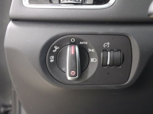 Used 2018 Audi Q3 2.0T Premium image 28