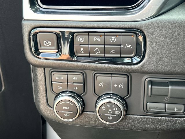 New 2026 GMC Yukon Denali w/ Denali Reserve Package AWD/4WD image 31