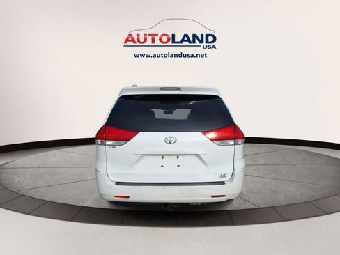 Used 2013 Toyota Sienna LE w/ Towing Pkg image 6