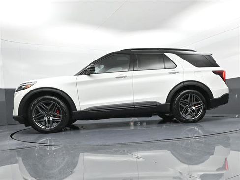Used 2025 Ford Explorer ST AWD/4WD image 39