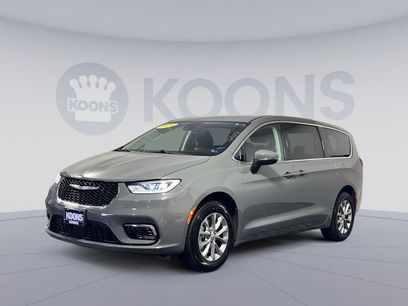 Used 2023 Chrysler Pacifica Touring-L