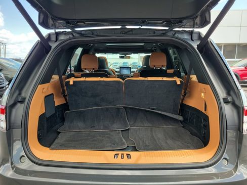 Certified 2024 Lincoln Aviator Black Label w/ Class IV Trailer Tow Package AWD/4WD image 10