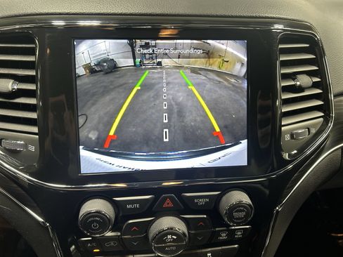 Used 2021 Jeep Grand Cherokee Limited AWD/4WD image 16