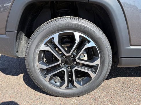 Used 2022 Jeep Compass Limited image 11