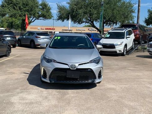 Used 2019 Toyota Corolla SE FWD image 2