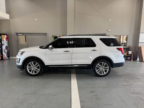 Used 2017 Ford Explorer Limited w/ Equipment Group 301A AWD/4WD image 1