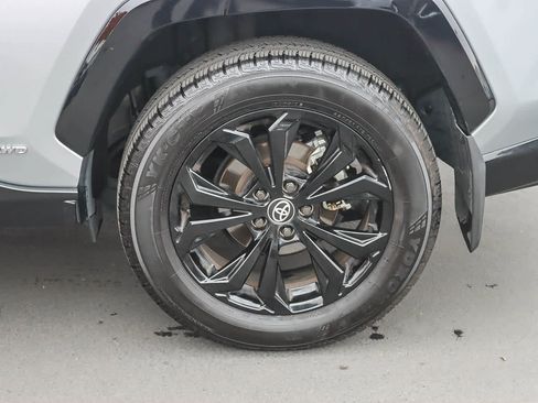 Used 2022 Toyota RAV4 SE image 10