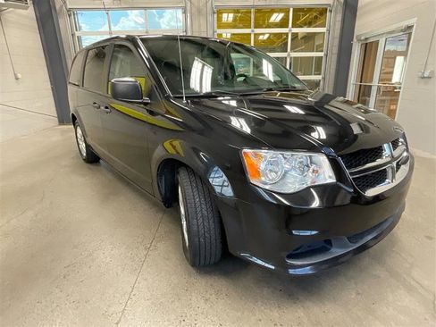 Used 2019 Dodge Grand Caravan SE image 7