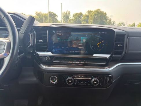 Used 2022 Chevrolet Silverado 1500 LT AWD/4WD image 16