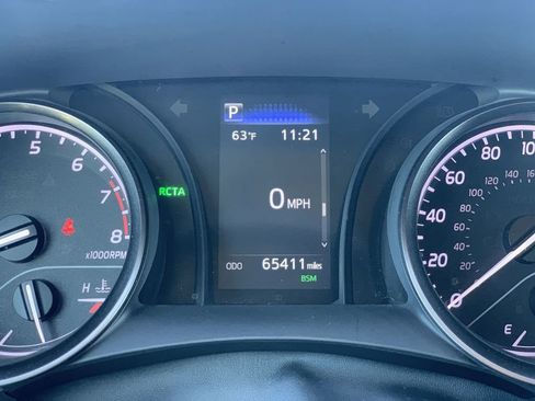 Used 2021 Toyota Camry SE w/ Convenience Package image 9