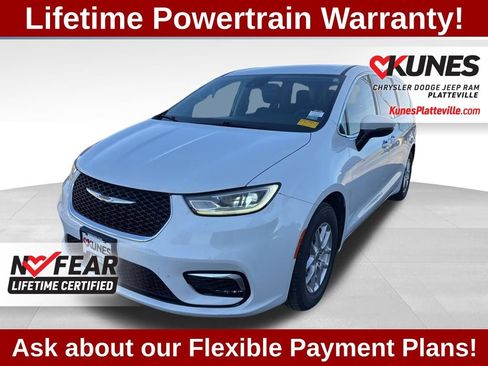Used 2023 Chrysler Pacifica Touring-L FWD image 8