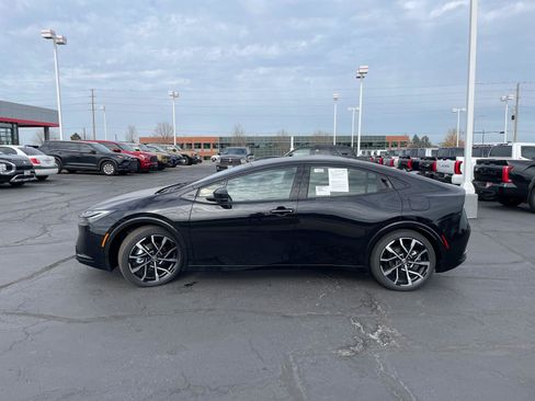 Used 2026 Toyota Prius Plug-In Hybrid image 4