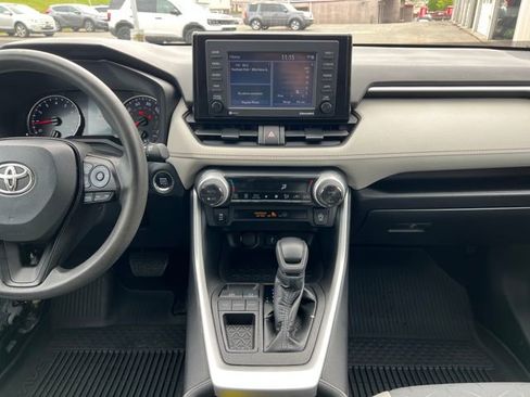 Used 2022 Toyota RAV4 XLE w/ Convenience Package FWD image 19