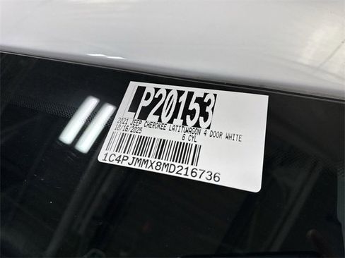 Used 2021 Jeep Cherokee Latitude Lux w/ Sun & Sound Group image 31