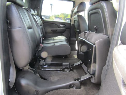 Used 2011 Chevrolet Avalanche LT w/ Luxury Package image 17