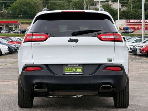 Used 2016 Jeep Cherokee Latitude w/ Comfort/Convenience Group FWD image 4