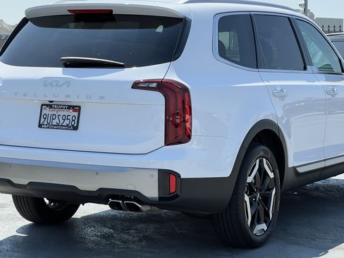 Used 2025 Kia Telluride S FWD image 8