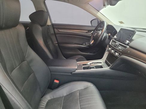 Used 2018 Honda Accord Touring image 21