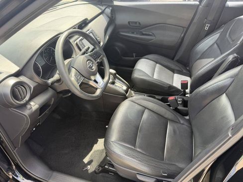 Used 2019 Nissan Kicks S FWD image 9