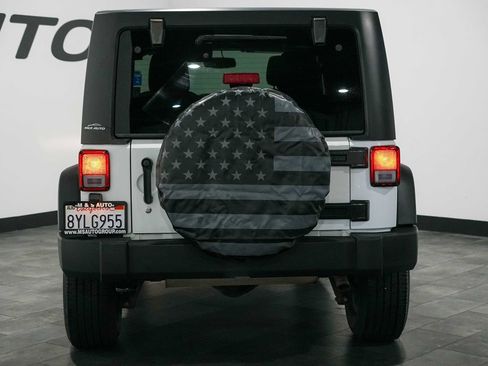Used 2015 Jeep Wrangler Unlimited Sport w/ Quick Order Package 24S AWD/4WD image 5