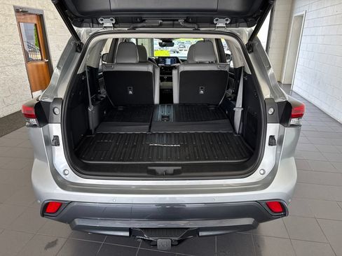 Used 2021 Toyota Highlander Limited AWD/4WD image 9