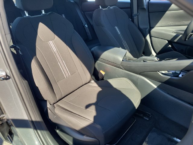Used 2025 Hyundai Elantra Sport FWD image 22