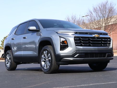 New 2026 Chevrolet Equinox LT w/ Convenience Package II FWD image 1